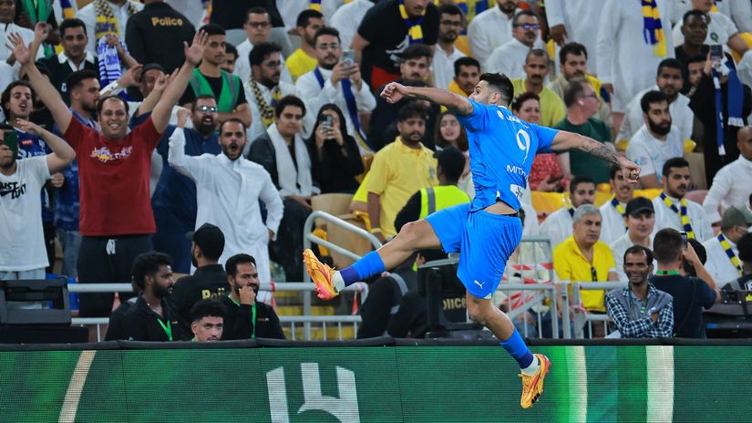 Aleksandar Mitrović proslavlja vodeći gol (©Reuters)