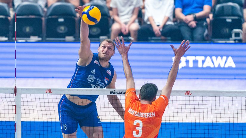 Dražen Luburić u napadu (©FIVB)