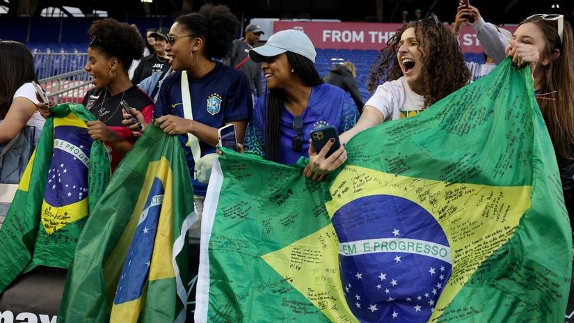 Brazilske navijačice (©AFP)