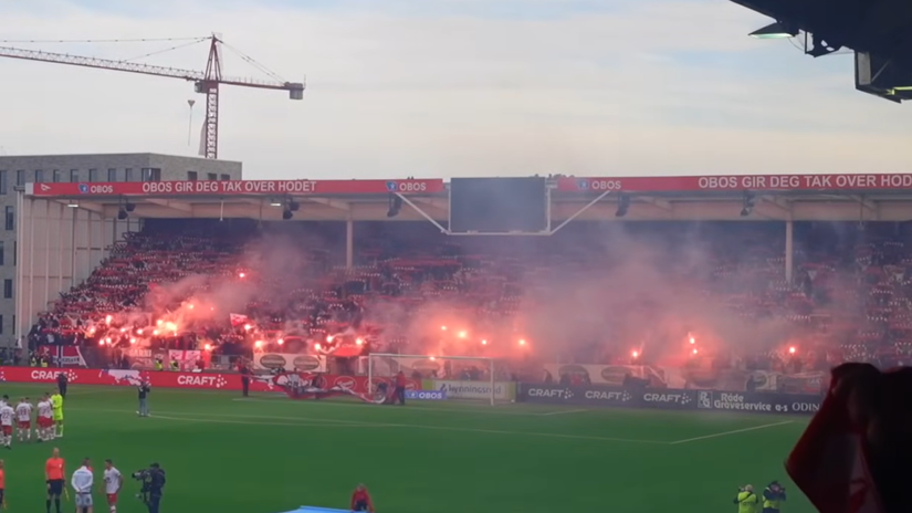Navijači Fredrikstada (©YouTube/Football Weekender)