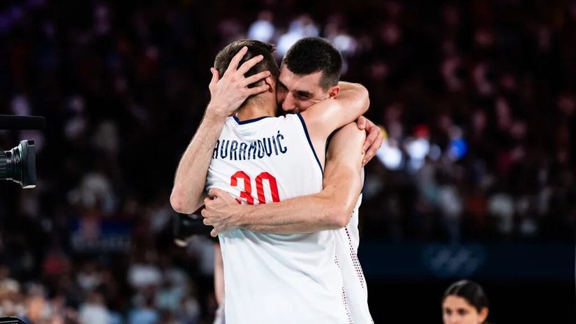 Aleksa Avramović i Ognjen Dobrić (©FIBA Basketball)