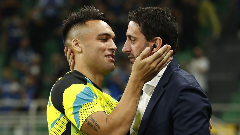 Lautaro Martinez i Dijego Milito (©Reuters)