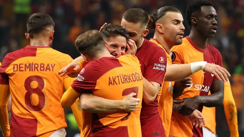 Kerem Aktirkoglu i Dris Mertens (Galatasaraj) proslavljaju gol