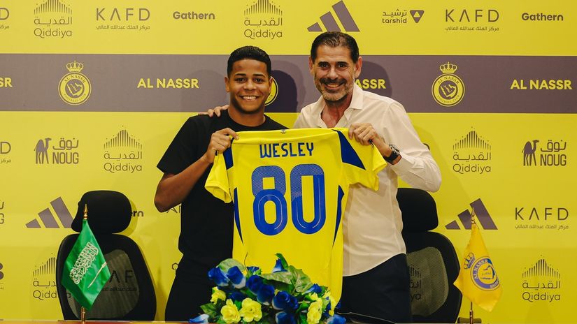 Vesli na predstavljanju (@AlNassrFC_EN)