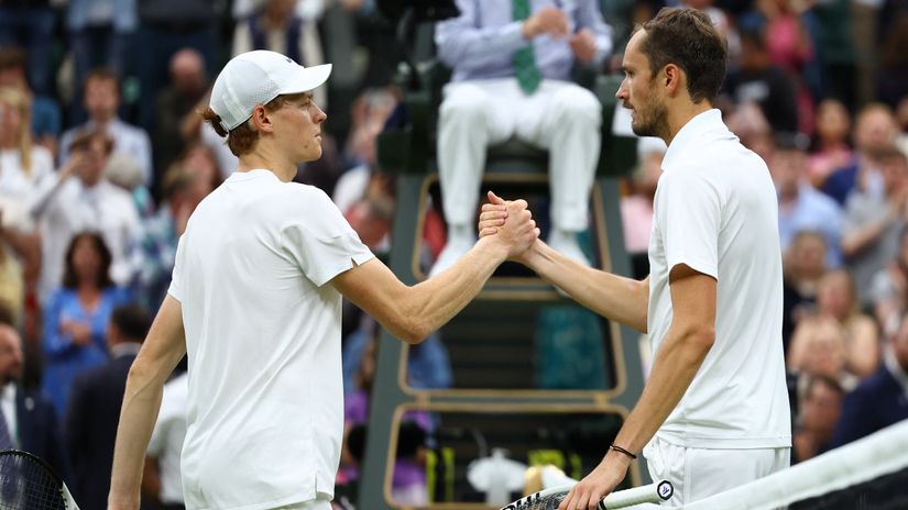 Janik Siner i Danil Medvedev (©Reuters) 