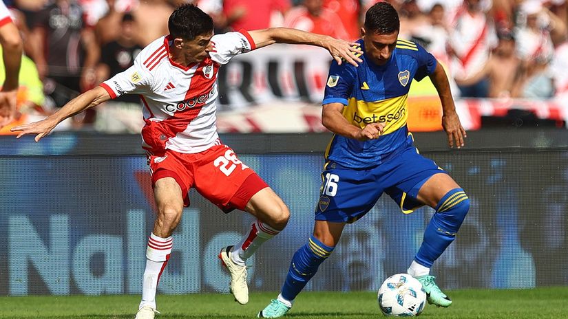 Ignasio Fernandez (River Plejt) i Migel Merentijel (Boka Juniors)