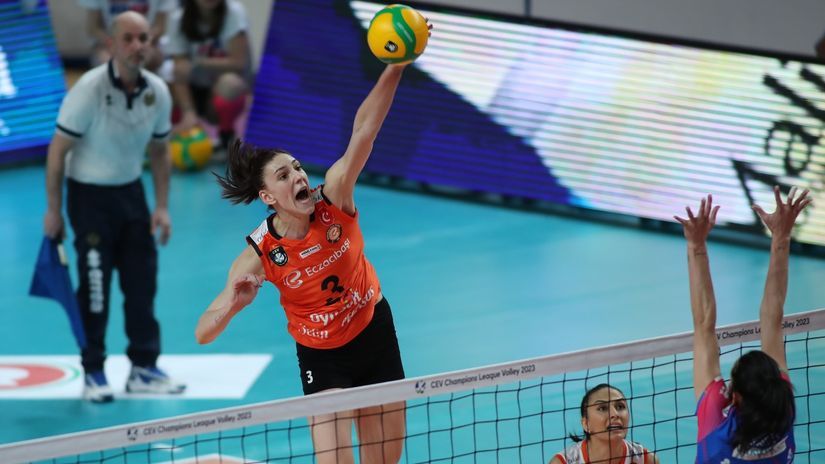 Tijana Bošković u napadu (©CEV)