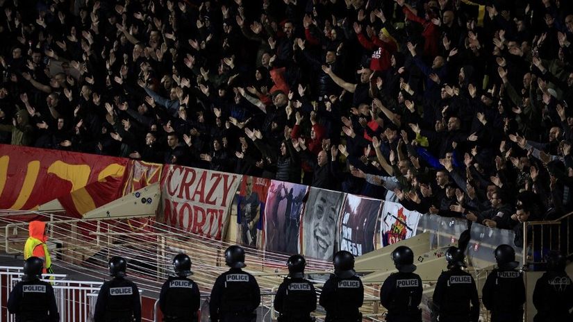 Delije na stadionu Luj II (©AFP)