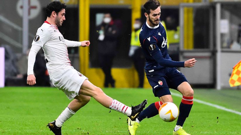 Davide Kalabrija (Milan) i Mirko Ivanić (Crvena zvezda)
