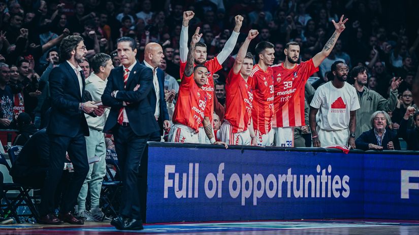 Košarkaši Crvene zvezde i trener Sferopulos (Foto: ABA liga/Dragana Stjepanović)