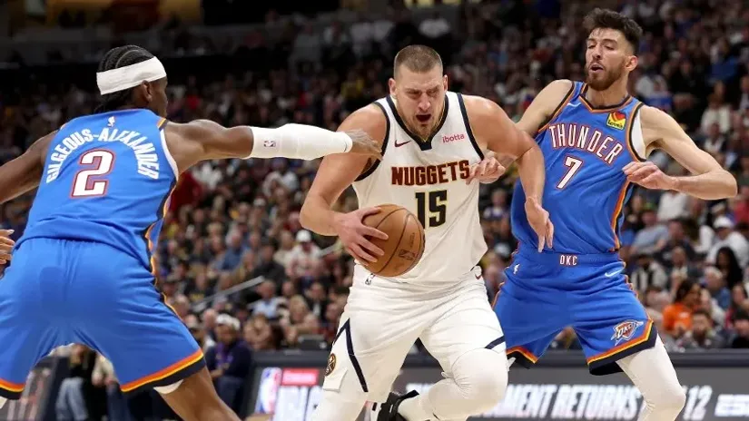 Šej Gildžes Aleksander, Nikola Jokić i Čet Holmgren (AFP)