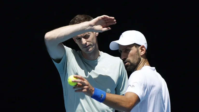 Endi Mari i Novak Đoković (© Reuters)