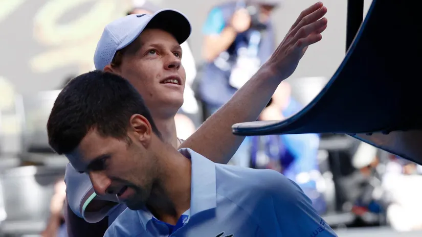 Novak Đoković i Janik Siner (©Reuters)