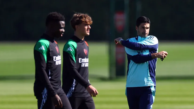 Bukajo Saka, Maks Doumen i Mikel Arteta (Reuters)