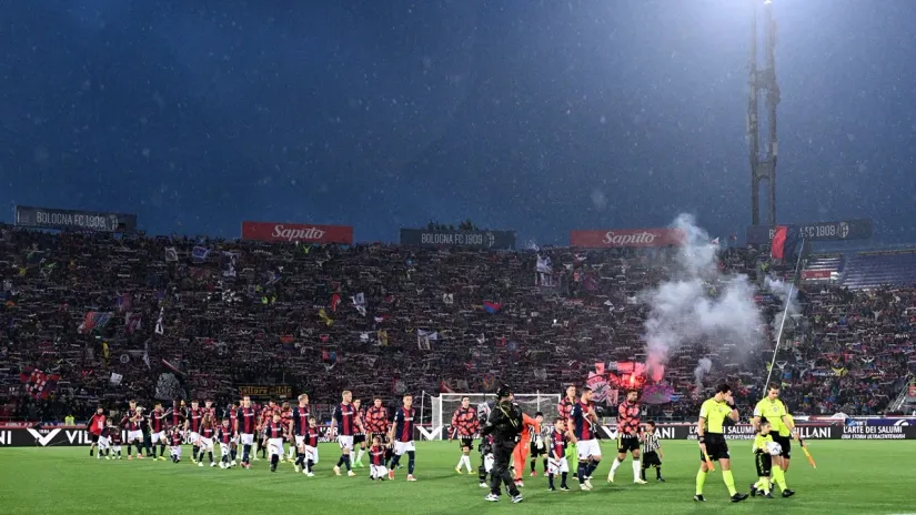 Pre početka utakmice Bolonja – Juventus u maju prošle godine (Reuters)