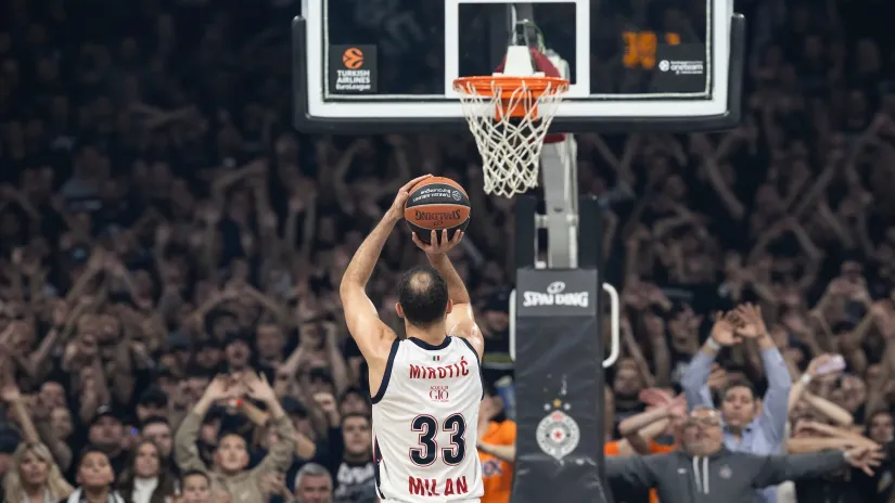Nikola Mirotić izvodi slobodno bacanje u Beogradskoj areni (Star Sport)