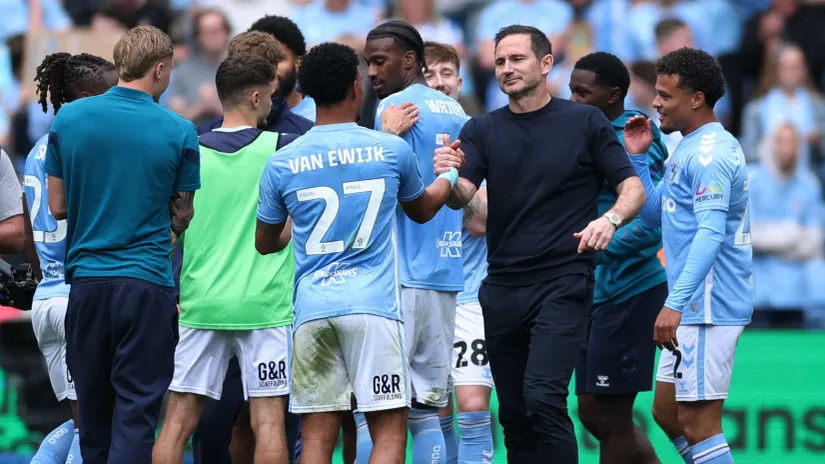 Lampard i igrači Koventrija (©Reuters)