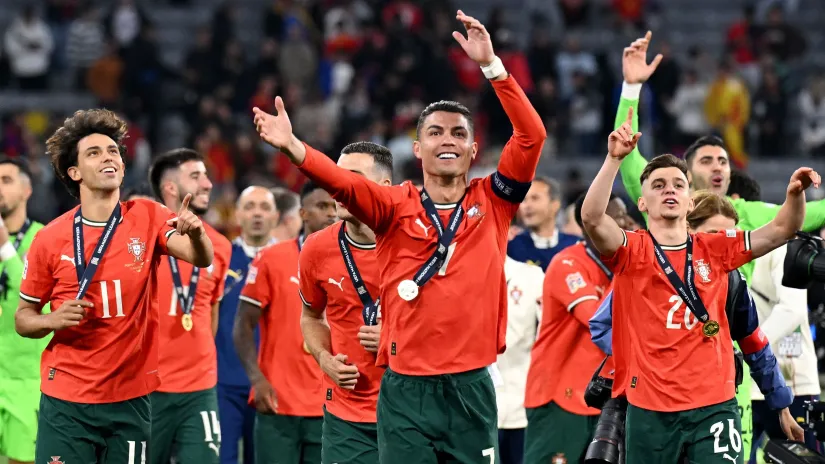 Kristijano Ronaldo slavi sa saigračima (©Reuters)