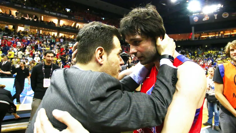 Dimitris Itudis i Miloš Teodosić (©Guliver Images)