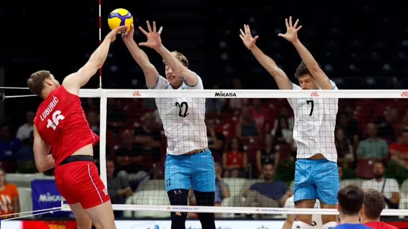 (FIVB)