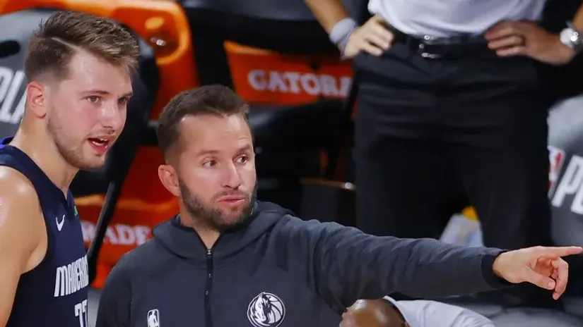 Luka Dončić i Džej Džej Barea (AFP)