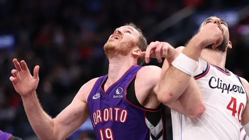 Jakob Peltl i Ivica Zubac (AFP)