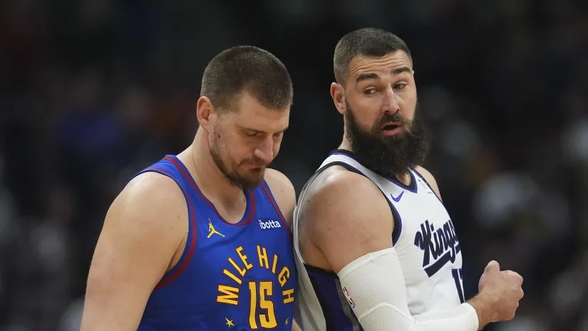 Nikola Jokić i Jonas Valančijunas (Guliver/AP Photo/David Zalubowski)
