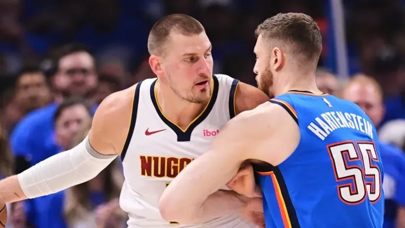 Nikola Jokić i Ajzea Hartenštajn (AFP)