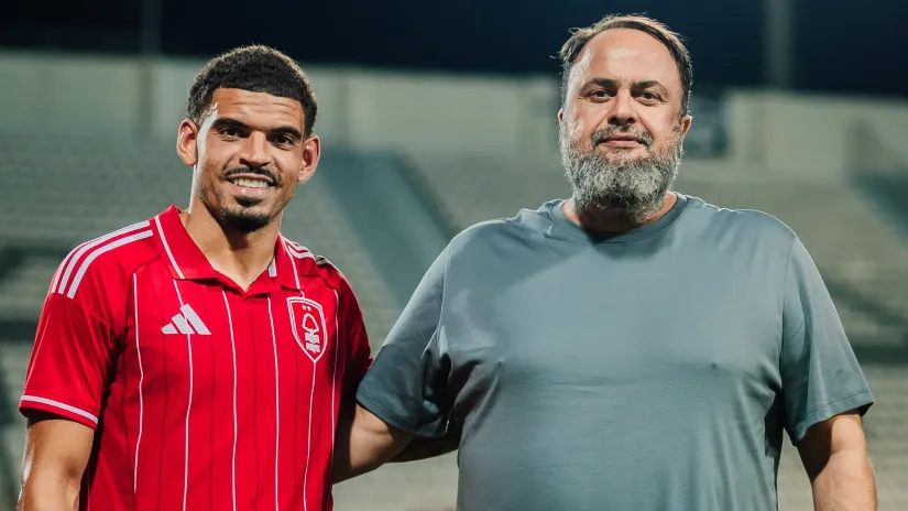 Morgan Gibs Vajt i Evangelos Marinakis (©Nottingham Forest)