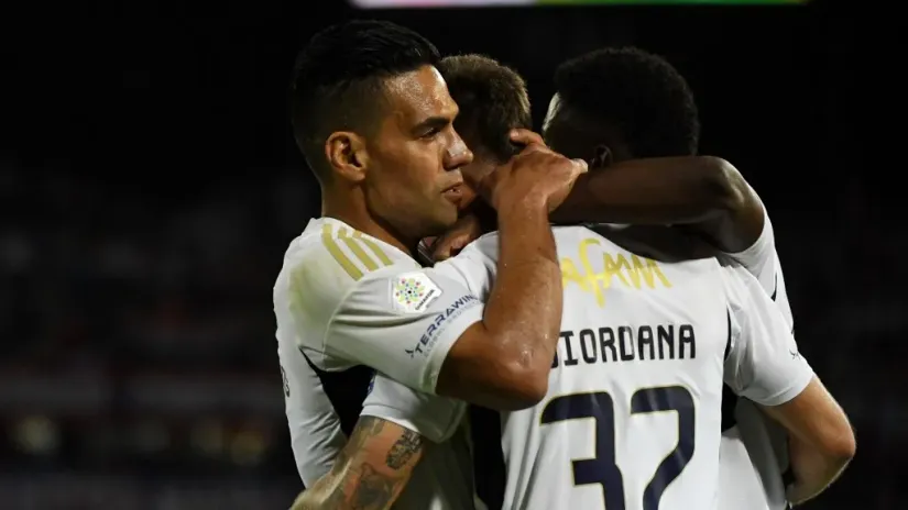 Radamel Falkao sa fudbalerima Miljonariosa (©AFP)