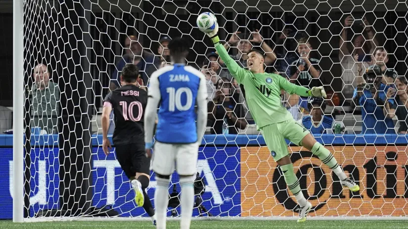 Mesi promašuje penal (Gulliver, ©AP Photo/Erik Verduzco)