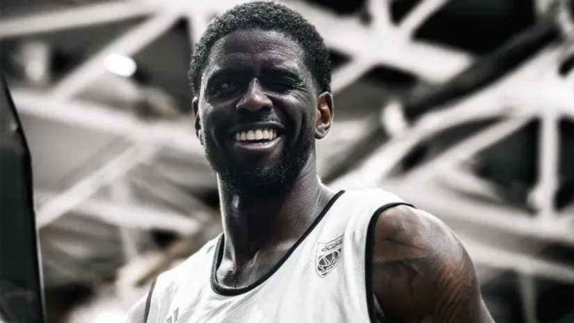 Dvejn Bejkon (©X/Dubai Basketball)