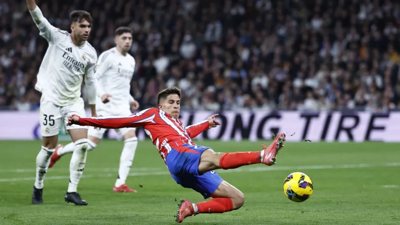 Đulijano Simeone u prošlom derbiju protiv Reala (©Reuters)