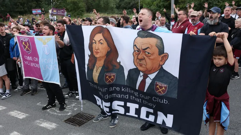 Navijači Vest Hema pred duel sa Kristal Palasom (©Reuters)