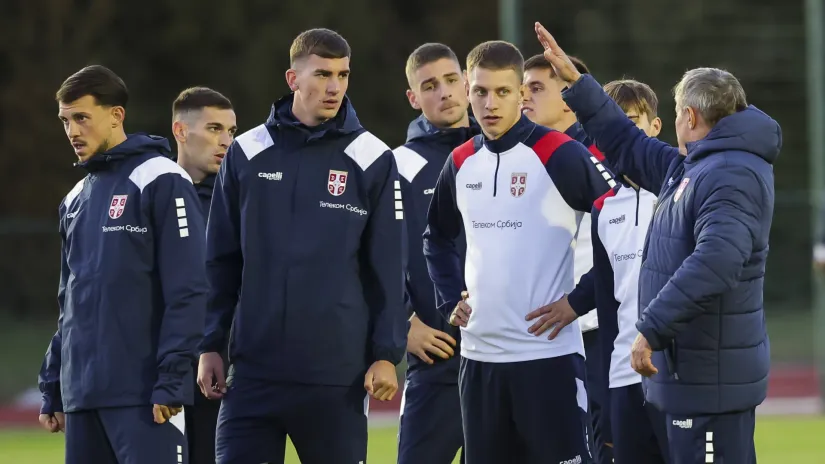 Ko će da je gurne napred? (©Starsport)