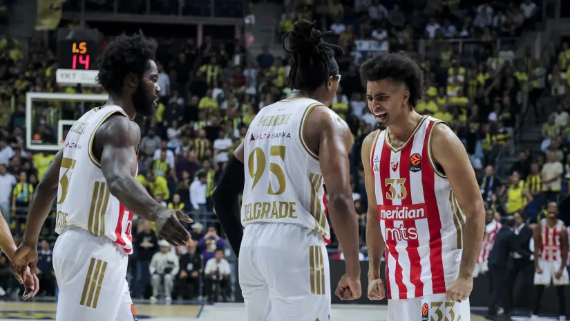 Košarkaši Crvene zvezde u Istanbulu (©Starsport)