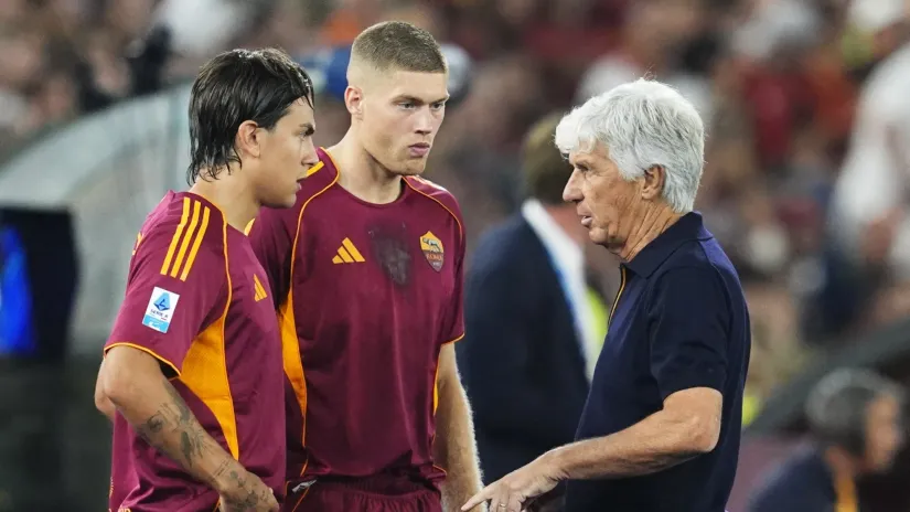 Đan Pjero Gasperini daje instukciji Dibali i Dovbiku (©Reuters)