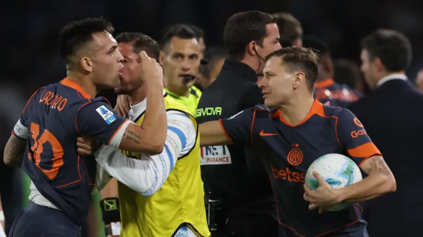 Lautaro gestikulira ka Konteu (©Reuters)