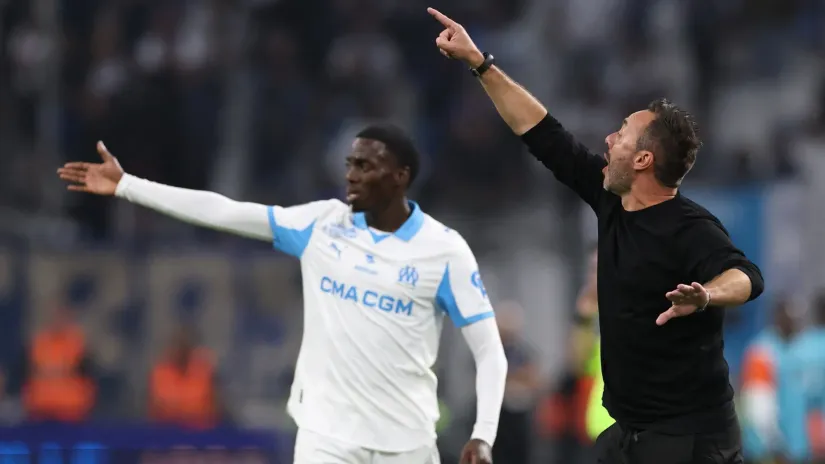 Timoti Vea i Roberto de Zerbi (©Reuters)