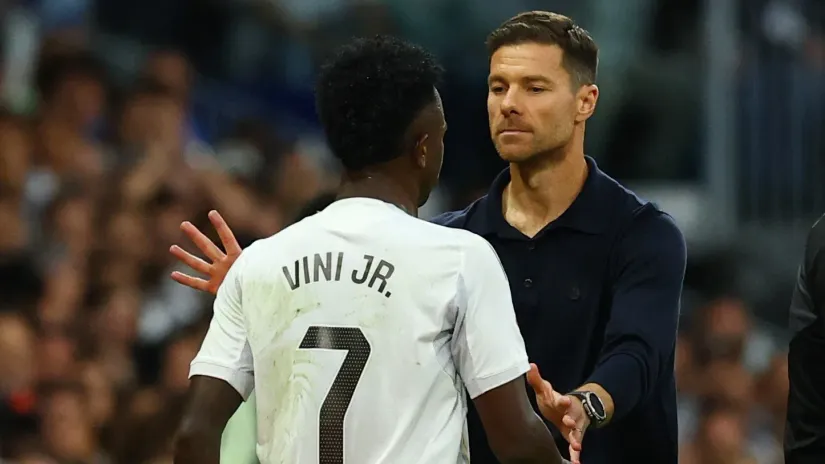 Vinisijus i Ćabi Alonso (Reuters)