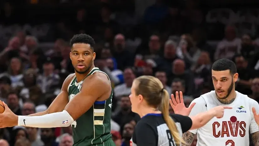 Janis Adetokunbo i Lonzo Bol (AFP)