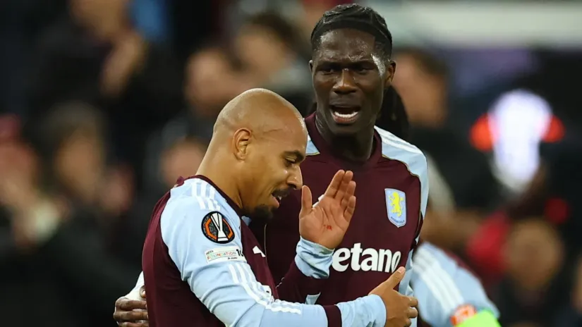 Donjel Malen i Amadu Onana (©Reuters)