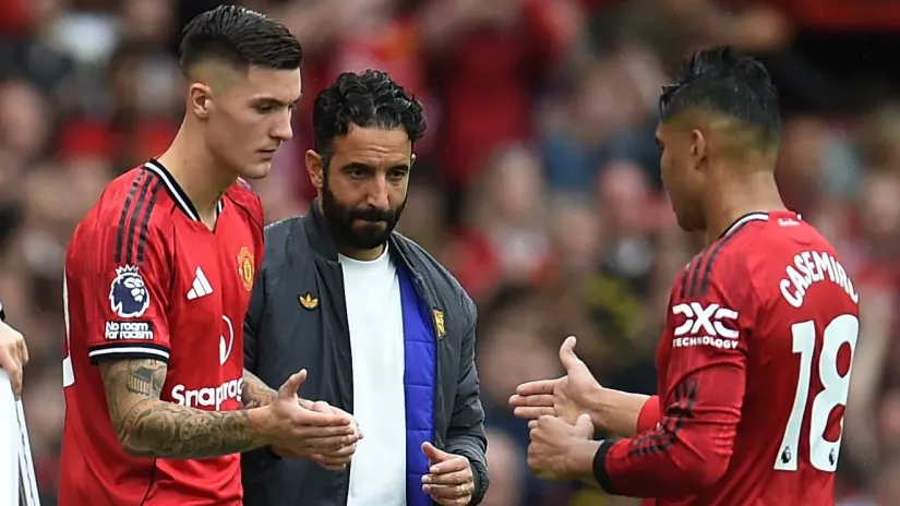 Benjamin Šeško, Ruben Amorim i Kazemiro (©Reuters)