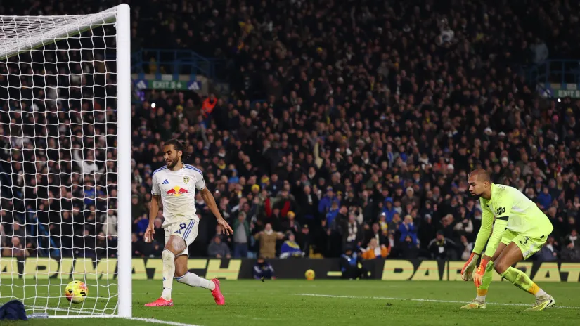 Momenat kad Kalvert Luin matira Sančeza (©Reuters)