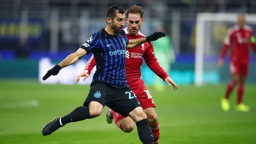 Henrik Mhitarjan i Aleksis Makalister (©Reuters)