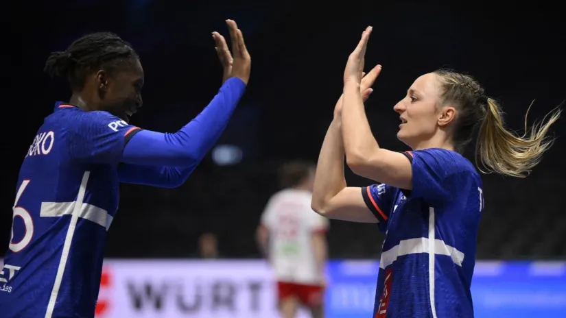 Fatu Karamoko i Alisija Tublan (©AFP)