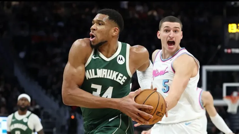 Janis Adetokunbo i Nikola Jović (AFP)