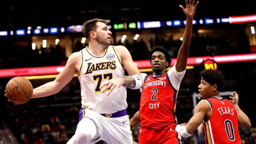 Luka Dončić i Herbert Džons (©AFP)