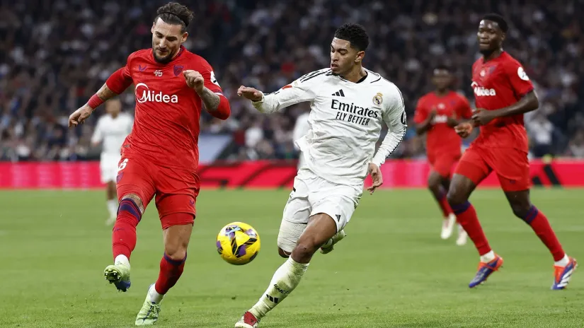 Nemanja Gudelj u duelu sa Džudom Belingemom (©Reuters)