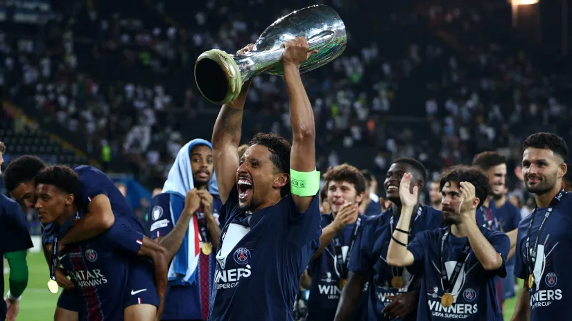 Markinjos podiže pehar (©Reuters)